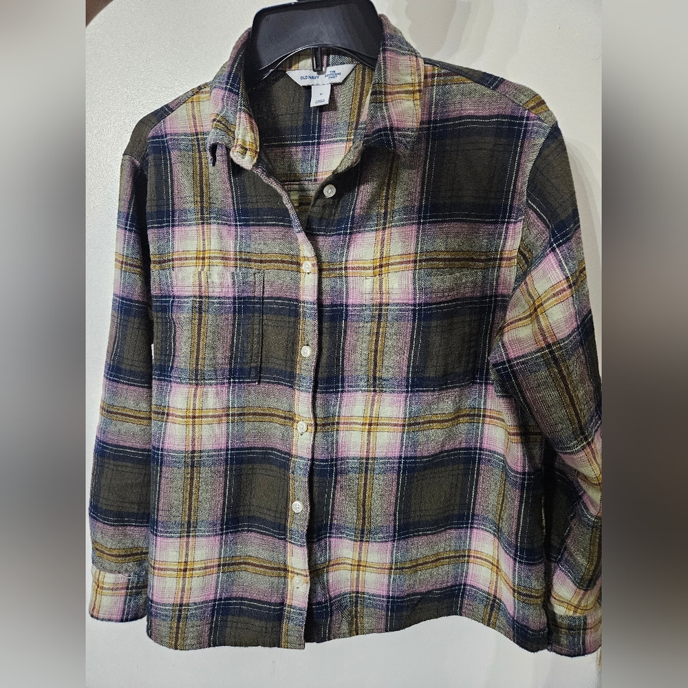 Old Navy boyfriend flannel size medium 100% cotton cool olive plaid